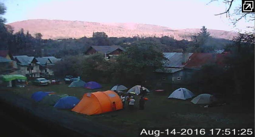 Camping Aviator: Personal RV Campground in Busteni Exterior photo
