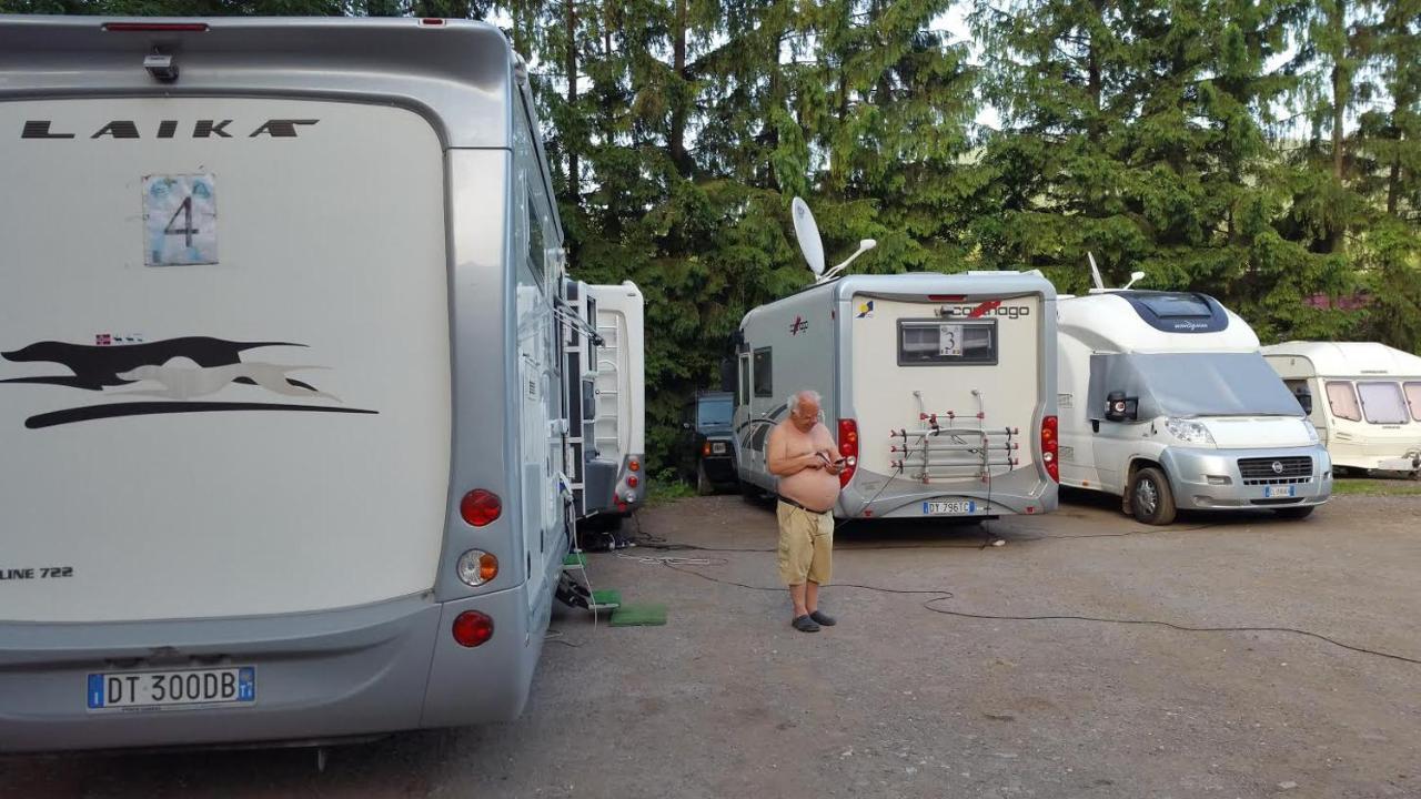 Camping Aviator: Personal RV Campground in Busteni Exterior photo